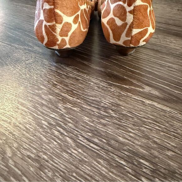 Martinez Valero Giraffe Print Shoes - Picture 6 of 9